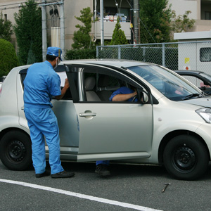 普通の車と変わらず、チェックを受けます